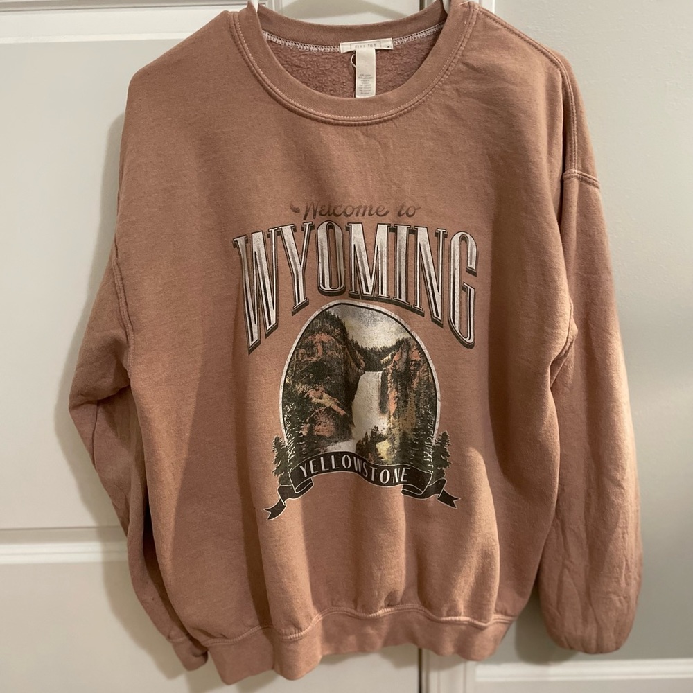Medium Tilly’s crewneck
Wyoming Yellowstone